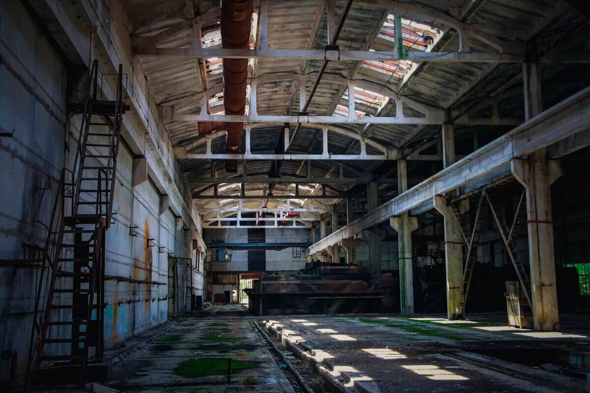 Промзона 27. 1 промзона нижнекамск. Заброшенные производственные помещения. Яранск лес промзона мизгирев александр. Промзона 27.