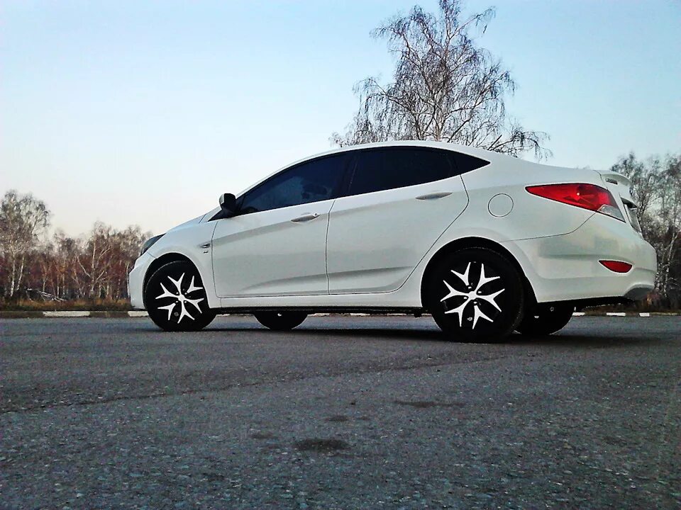 Hyundai Solaris. Колпаки на Hyundai Solaris r15. Колпаки на Hyundai Solaris r15 черно с. Колпаки на 15 Хендай Солярис. Колпак колеса солярис