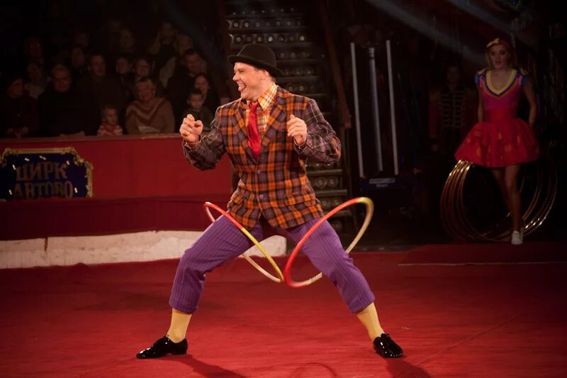 циркачи цирка дю солей. цирковые люди. шоу слонов цирк пермь. животные в цирке. бенджамин клоутер дрессировщик.