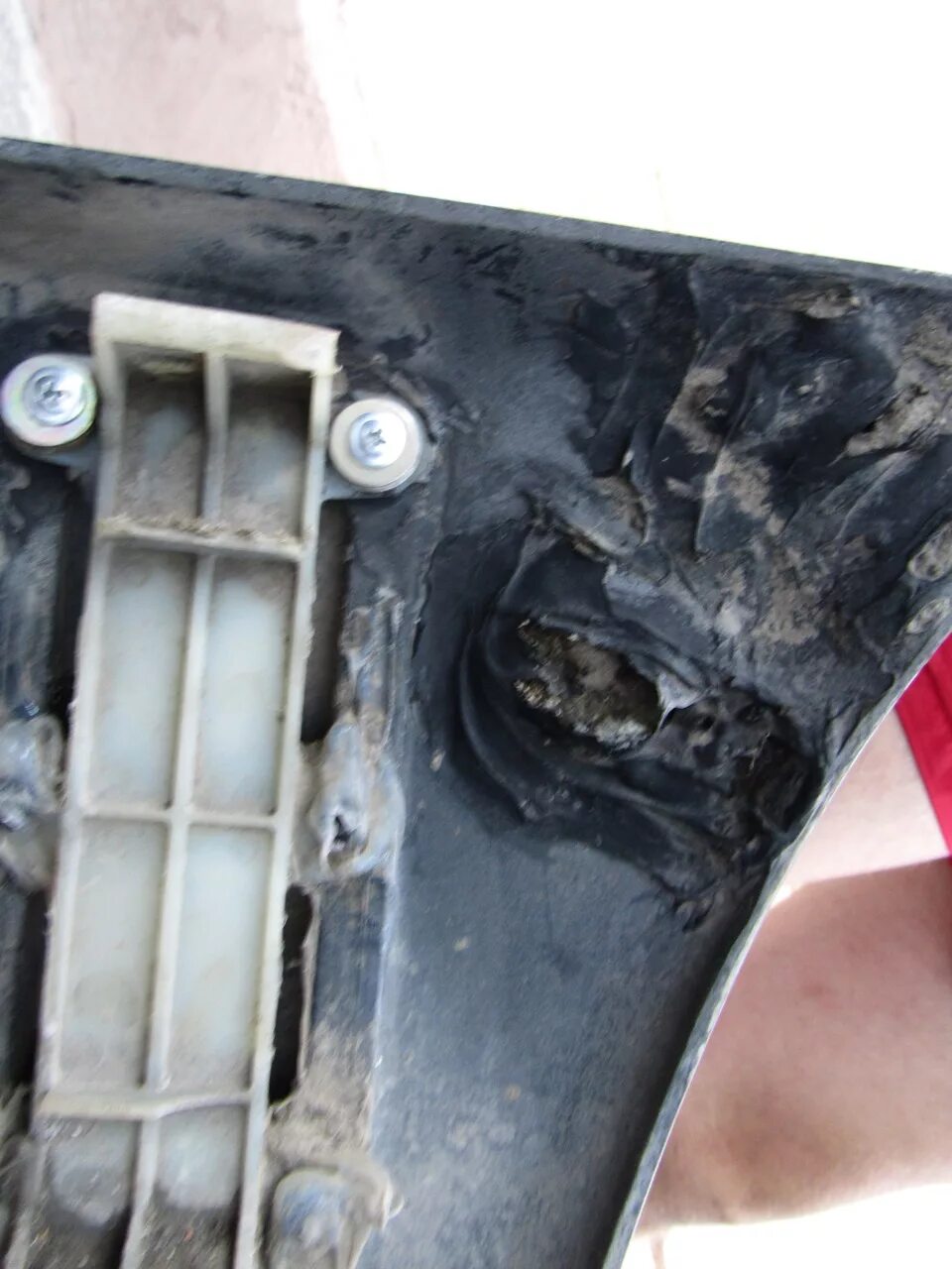 Крепление заднего бампера форд фьюжн. Крепеж заднего бампера. Клипсы крепления бампера форестер сф5. Крепление заднего бампера мазда 3. Крепление заднего бампера ваз 2114.