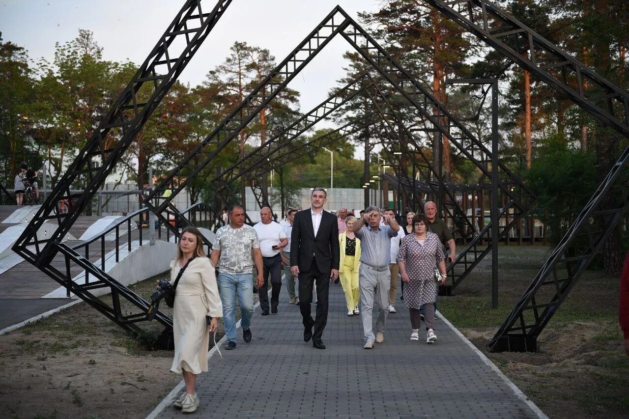 Новости белогорска амурской области на сегодня. Городской парк Белогорск Амурская. Парк Дзержинского Белогорск. Фотосессия в парке. Амурский парк дворы.