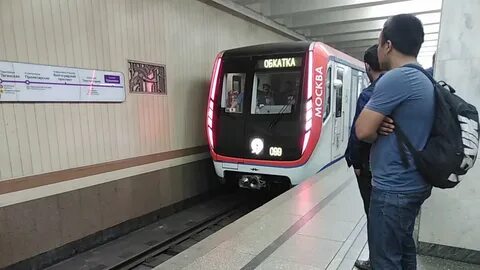 Почему поезд метро долго стоит