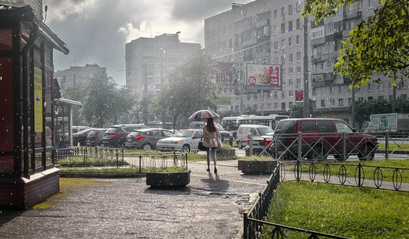 Дождь летом в городе. Калининград дождь. дождливое лето в городе. дождливый день. пасмурно город.