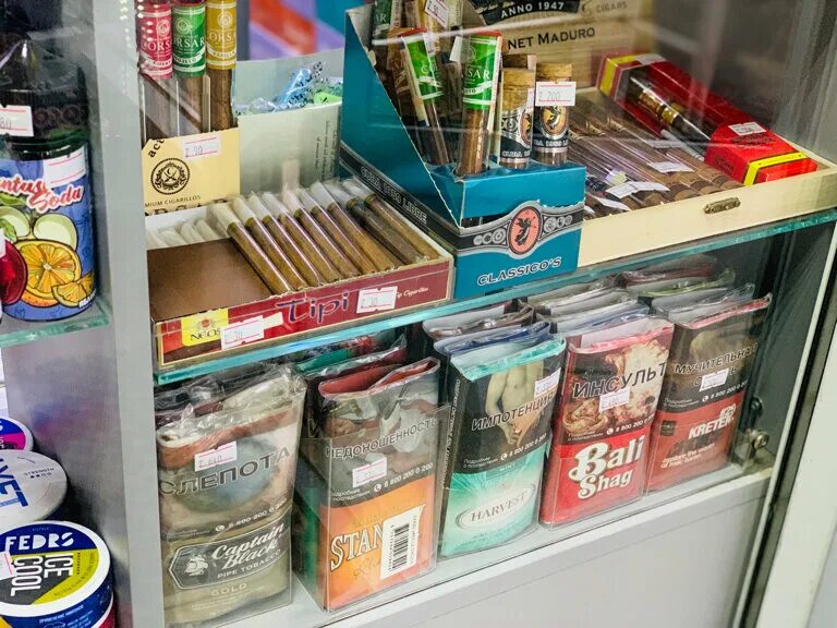 Табачка на районе. Табак и курительные принадлежности. Популярные товары для курения. Самый большой табачный магазин в Москве. Multi Tobacco ассортимент.