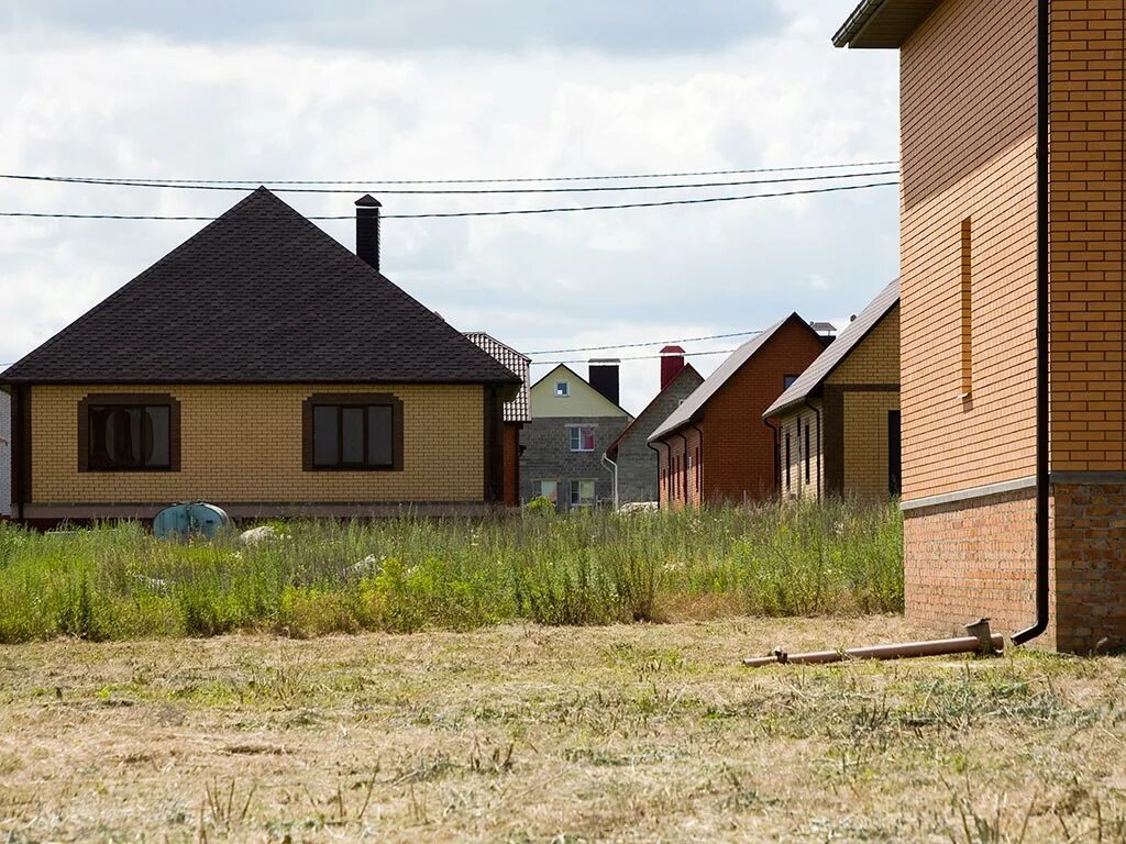 Дом в пригороде белгорода. Белгород пригород. дома ижс. ижс белгородская область. микрорайоны ижс белгорода.