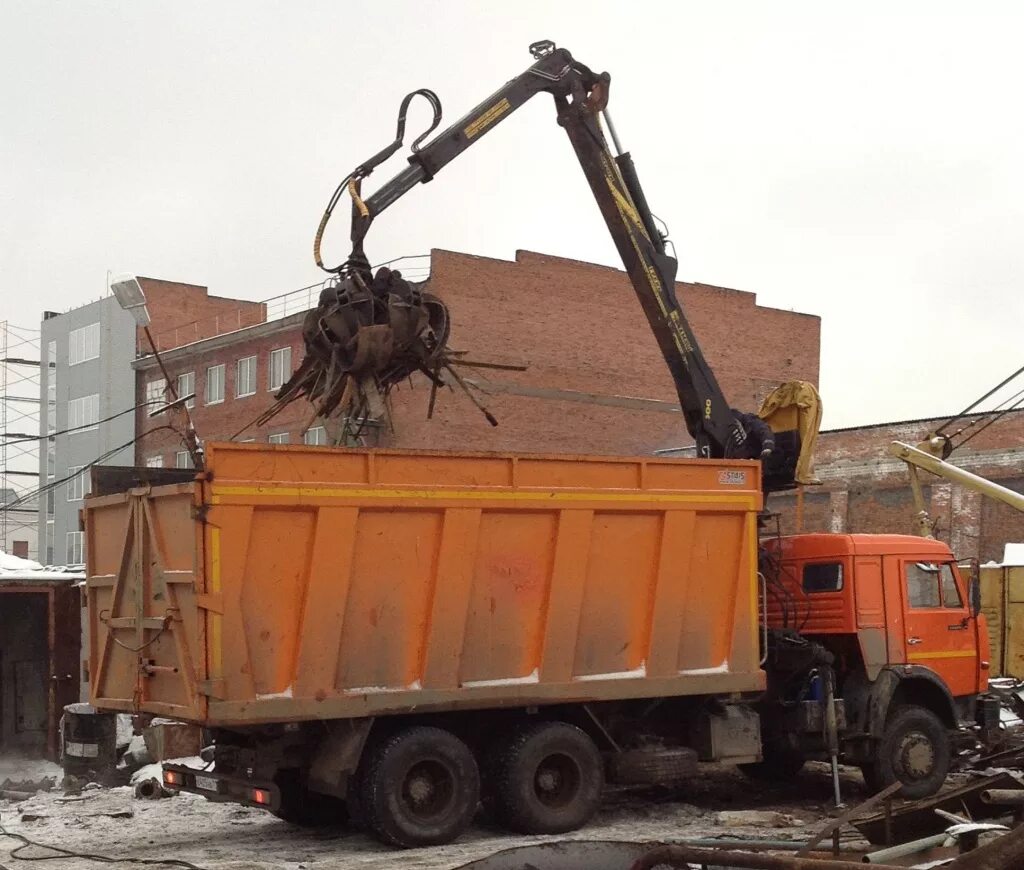 Металлолом самовывоз. Ломовоз камаз погрузка. втормет ломовоз ман. машина для погрузки металлолома. разгрузка металлолома.