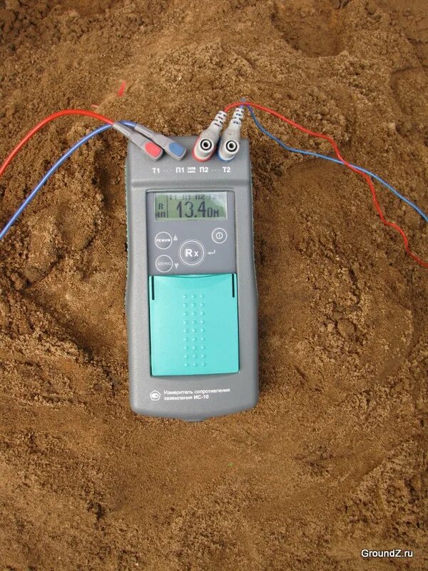 вольтметр переменного напряжения схема подключения. мультиметр измерение напряжения 12 вольт. прибор измеряющий сопротивление в цепи. прибор для измерения давления сопротивления омметр. схема включения вольтметра в цепь для измерения напряжения.