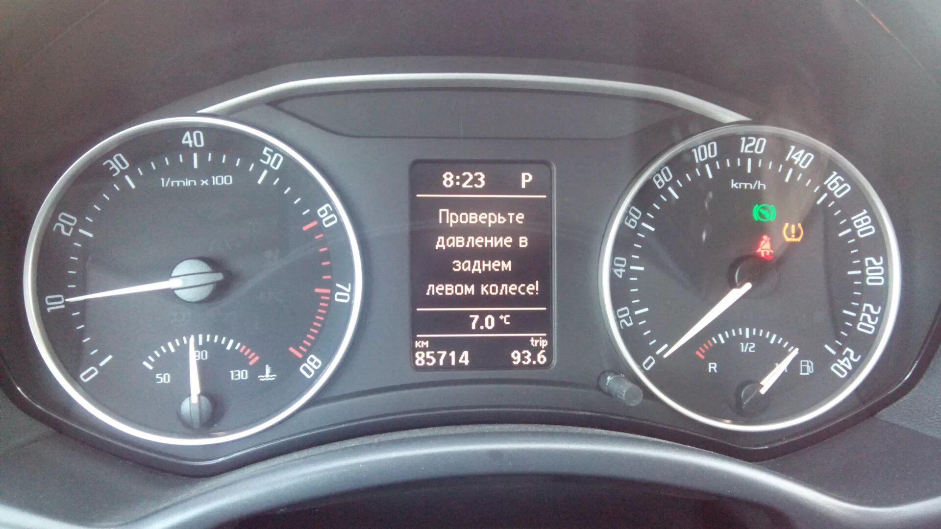 Давление в колесах шкода. Skoda octavia давление в шинах.