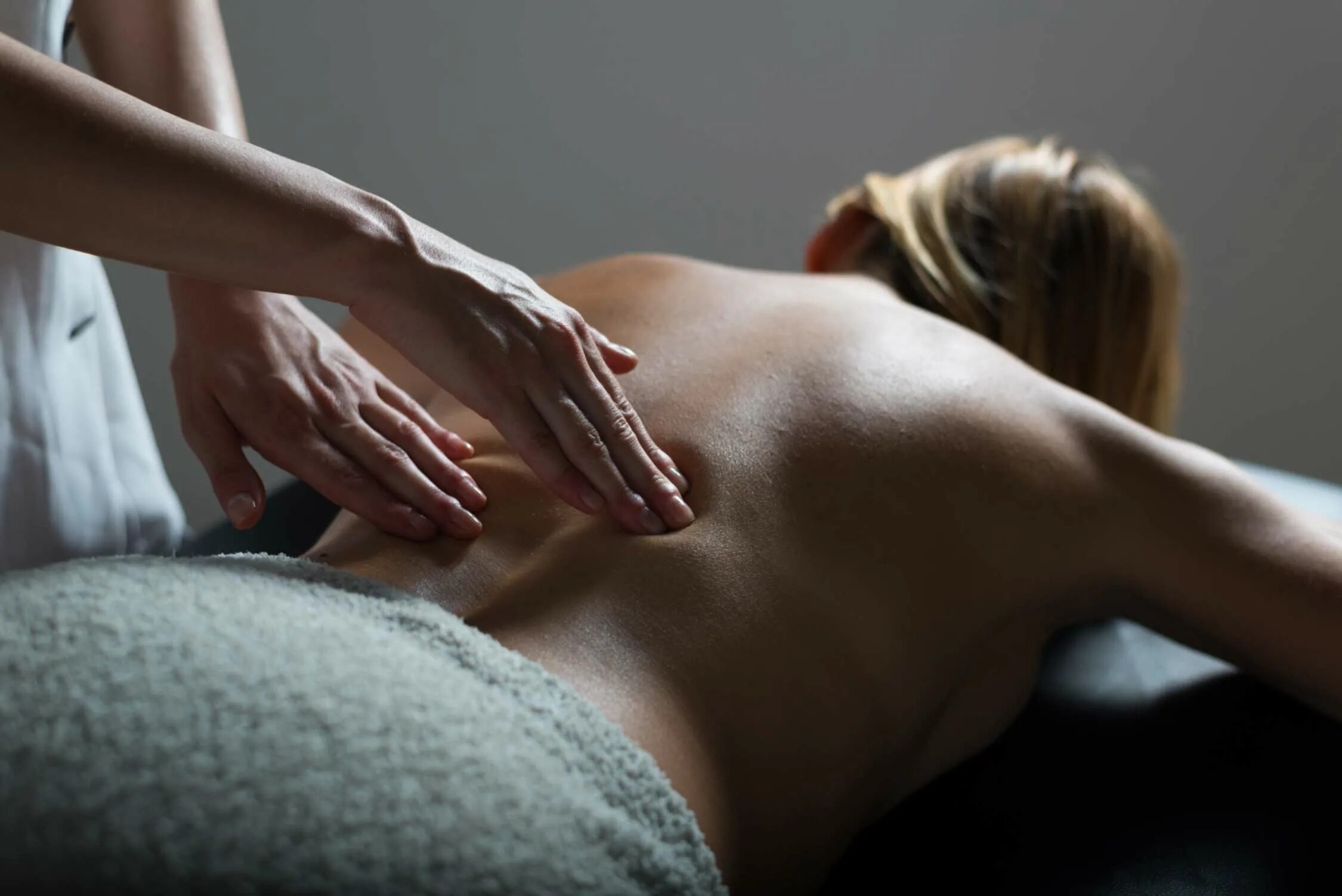 Массаж баннер. Креативный массаж. Необычный массаж. Тайский массаж. Тайский массаж телом по телу.