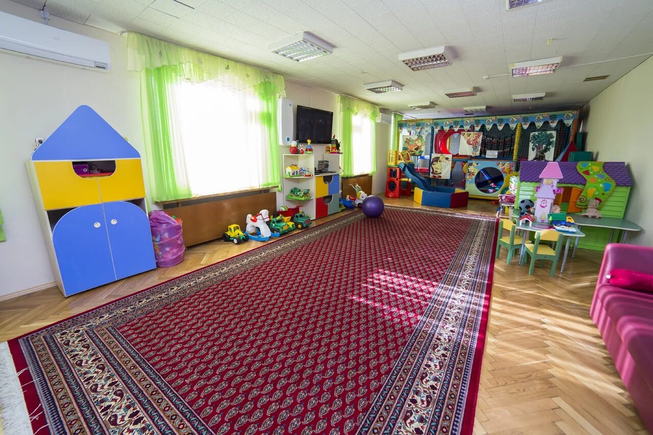 Зал 3 поляна. Солнечная поляна пансионат подмосковье спортивный зал. Поляны пансионат рублево-успенское. Оздоровительный комплекс рублево. Отель лесные поляны.