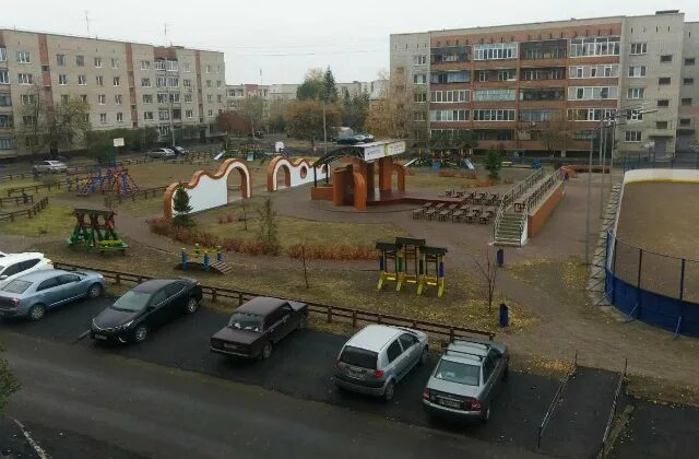 Южноуральск победы. Дворик Южноуральск. Южноуральск двор. Дворы и места Южноуральск. Северный двор Челябинск.