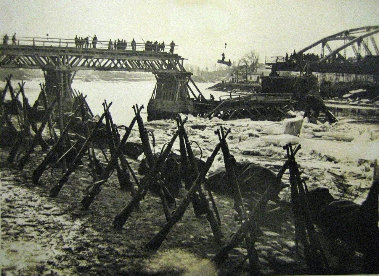 Тверь в годы великой отечественной. Ржев мост 1942. Ржев 1941. Ржев 1943. Город Ржев 1941.