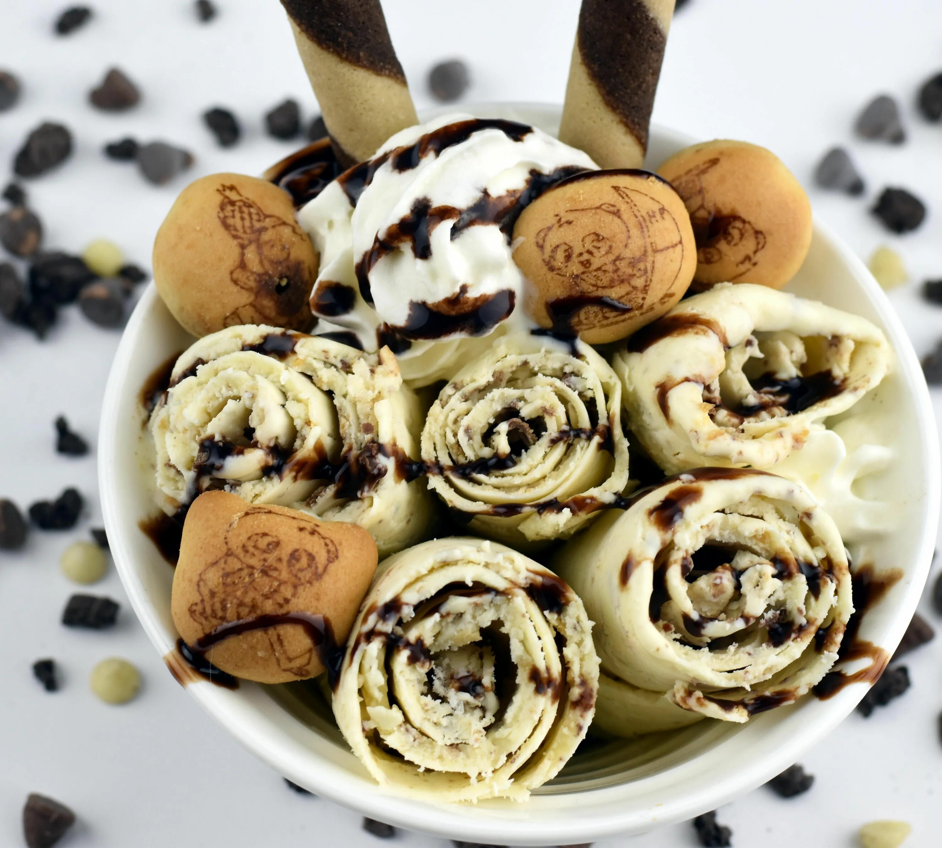 Cream rolls. Ролл мороженое. Тайское мороженое. Rolled Choco Ice Cream. Жареное ролл мороженое.