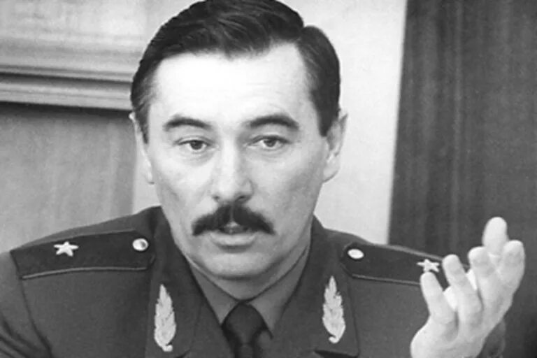 В чем обличают генералов. Юрий Николаевич Захаренко. Юрий Захаренко Беларусь. Юрий Николаевич Захаренко белорусский полковник. Захарченко министр МВД Беларуси.