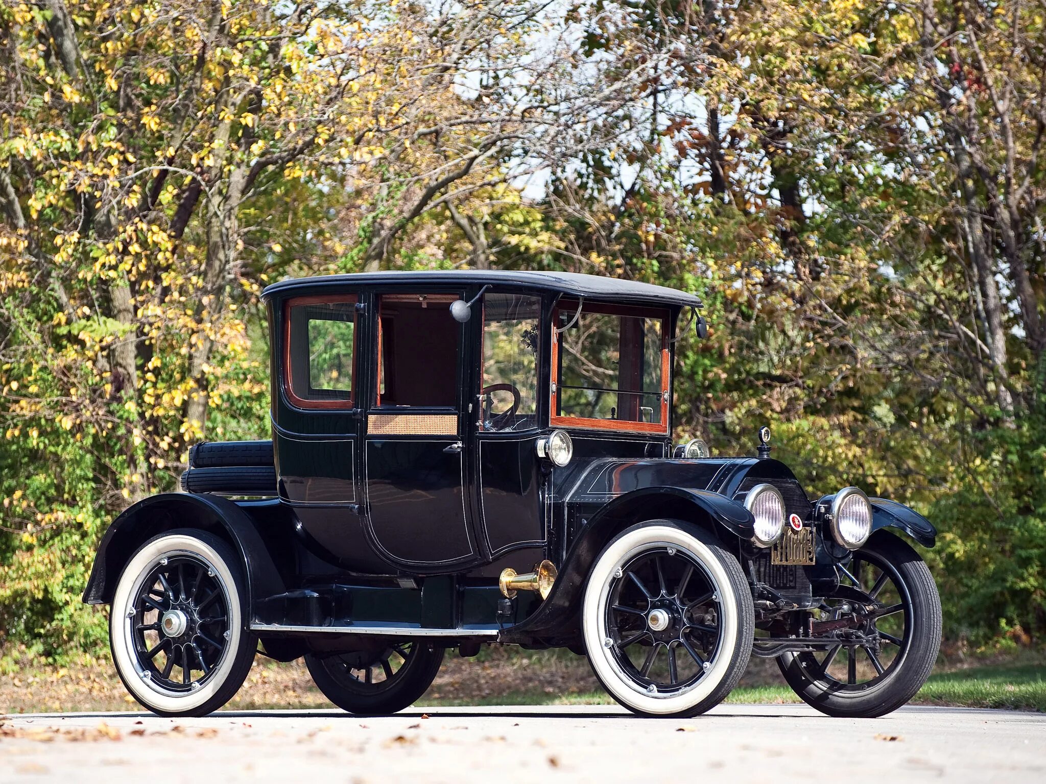 Автомобиля v 1. Cadillac Coupe 1913. Cadillac model 30 1912. Кадиллак 1910. Кадиллак 1913 года.