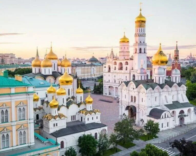Названия зданий на соборной площади. Соборная площадь московского кремля. экскурсия соборной площади кремля. соборная площадь московского кремля вид сверху. храм на соборной площади кремля в городе москва:.