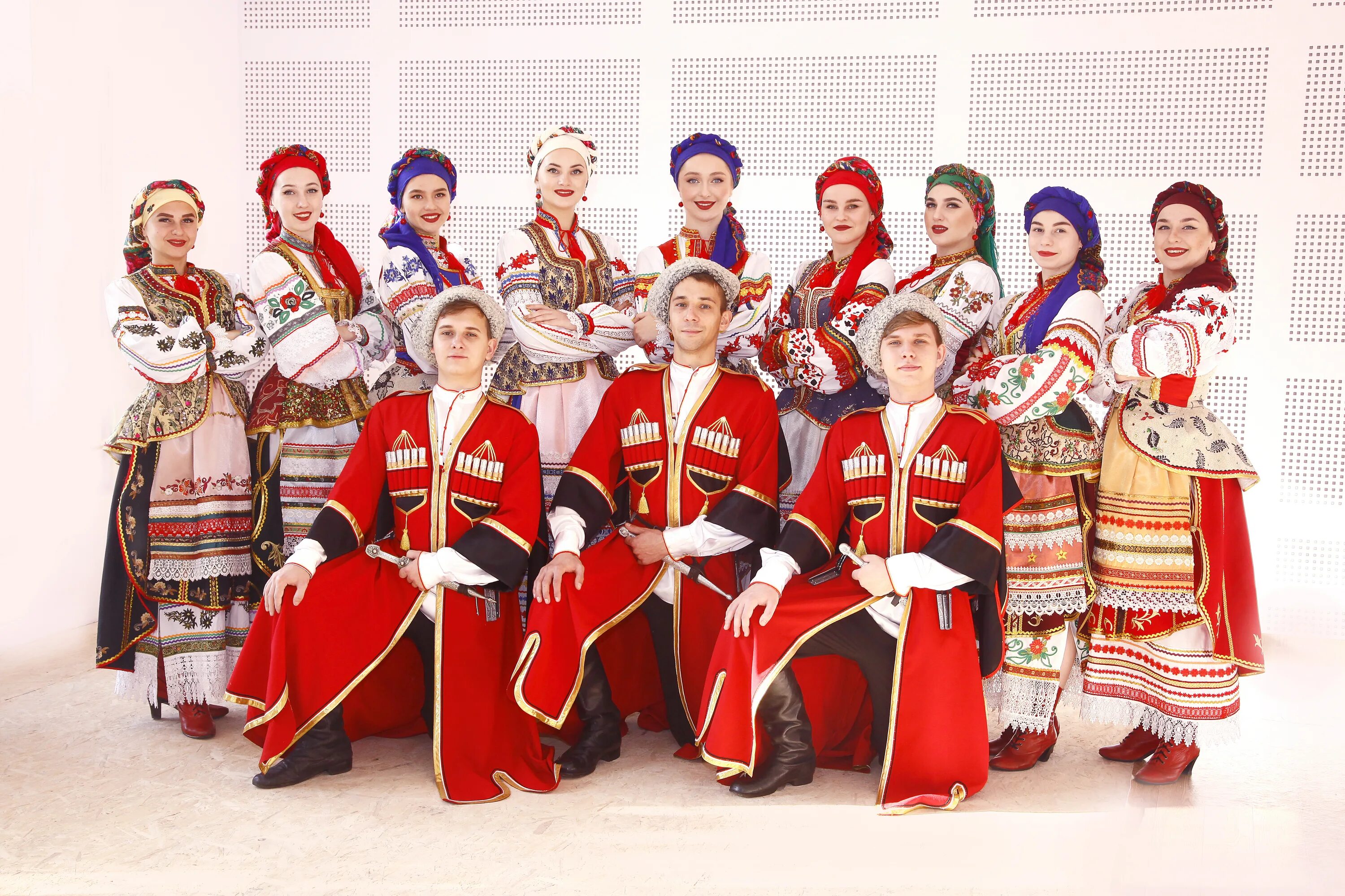 какой ансамбль участвовал. ансамбль радуга нижний новгород. карбулацкий ансамбль. ансамбль александрова танцы. раздолица казачий ансамбль чебоксары.