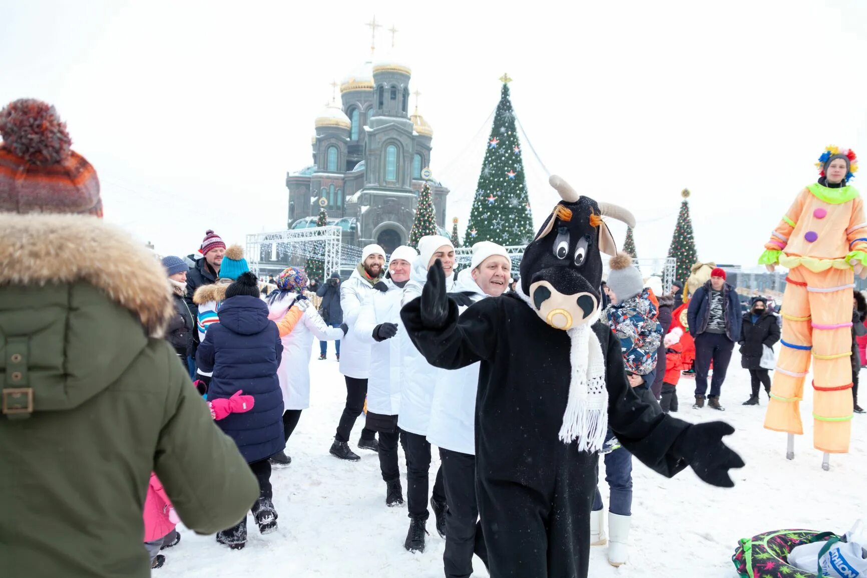 Масленица в 2024 будут ли гуляния. Масленица горки. Масленичные гуляния у храма Вооруженных сил. Рождественские гуляния храм вс. Встречаем Масленицу.