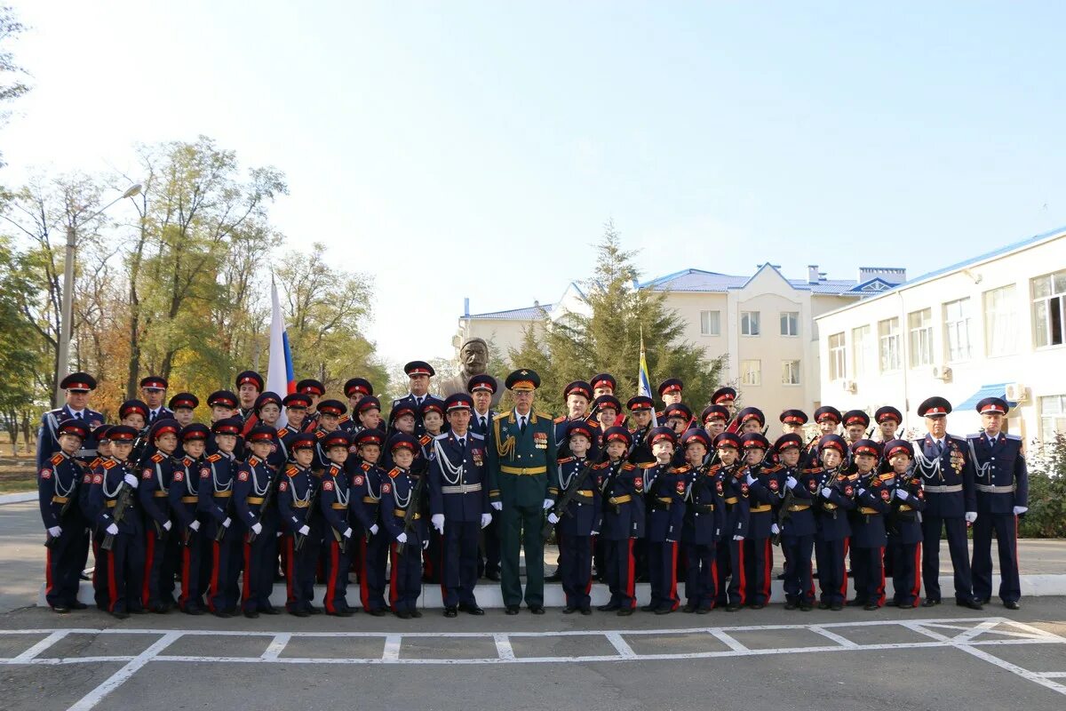 Кадетские корпуса после 4 класса. Аксайский казачий кадетский корпус. Аксайский Данилы Ефремова казачий кадетский корпус. Персиановка кадетский корпус. Кадеты Аксайского кадетского корпуса.