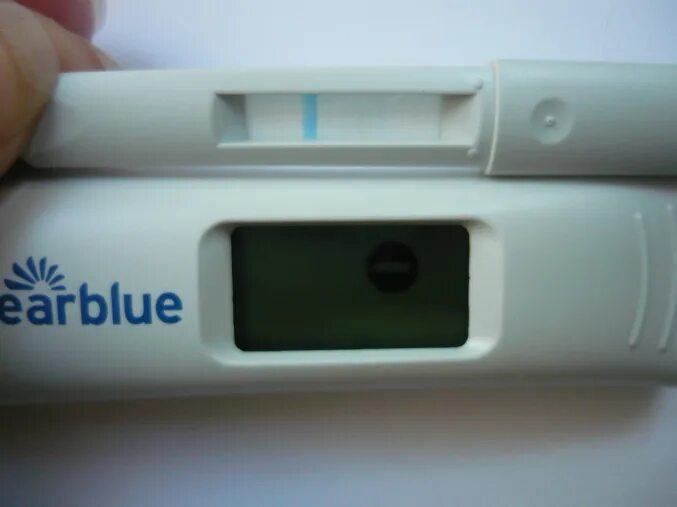 Струйный тест на беременность clearblue. Можно ли тест клеар блю. Тест клеар блю. Можно ли тест клеар блю. Clearblue тест.