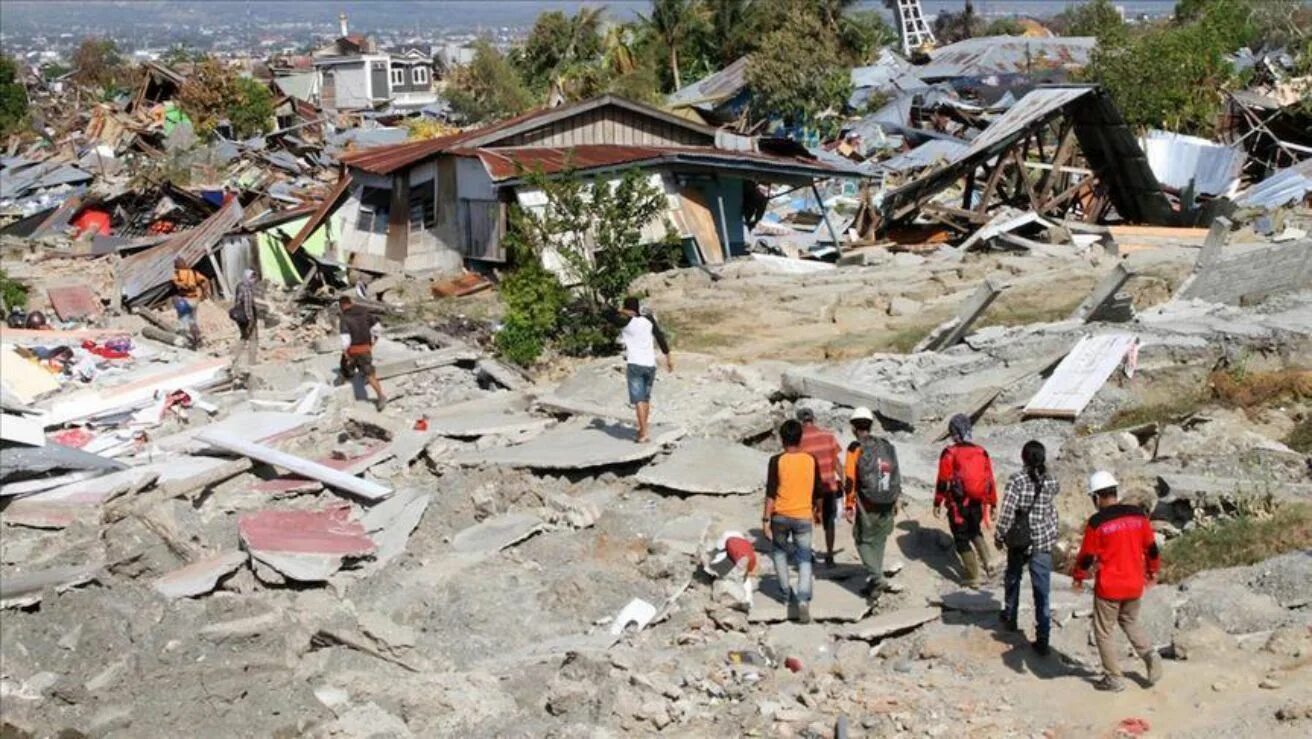 Disasters pictures. Стихийные бедствия. Стихийные бедствия землетрясения. Стихийные бедствия наводнение. Последствия наводнений.