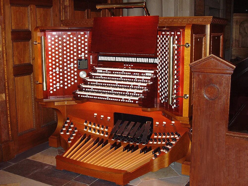 Organ. Орган. Орган музыкальный инструмент. Маленький орган. Древний орган.