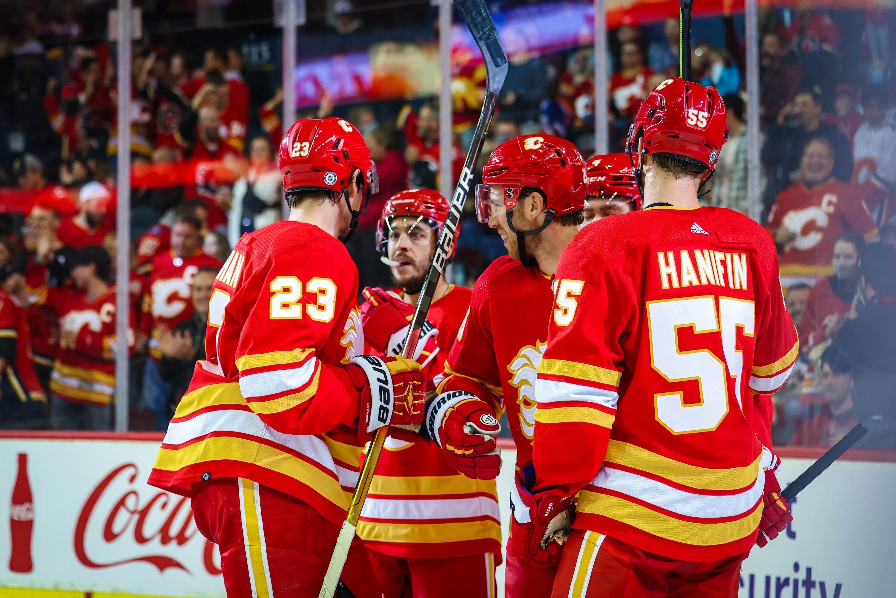 Калгари флэймз ткачук. Калгари оттава счет. Команда хоккейная калгари. Калгари флэймз миннесота уайлд 8 декабря. Калгари.