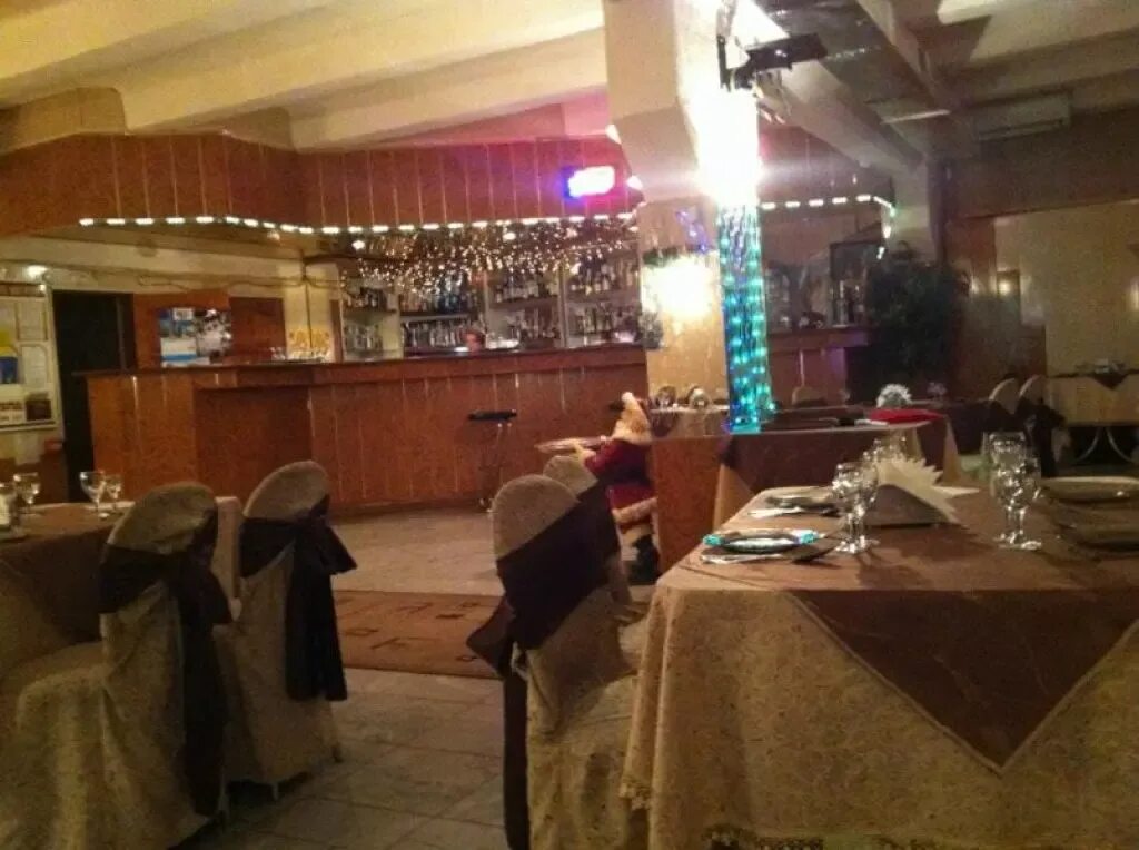 Кафе приятель чистополь фото. Бар приятель тула. Энгельса 127 чистополь. Стар кафе. Кафе приятель.