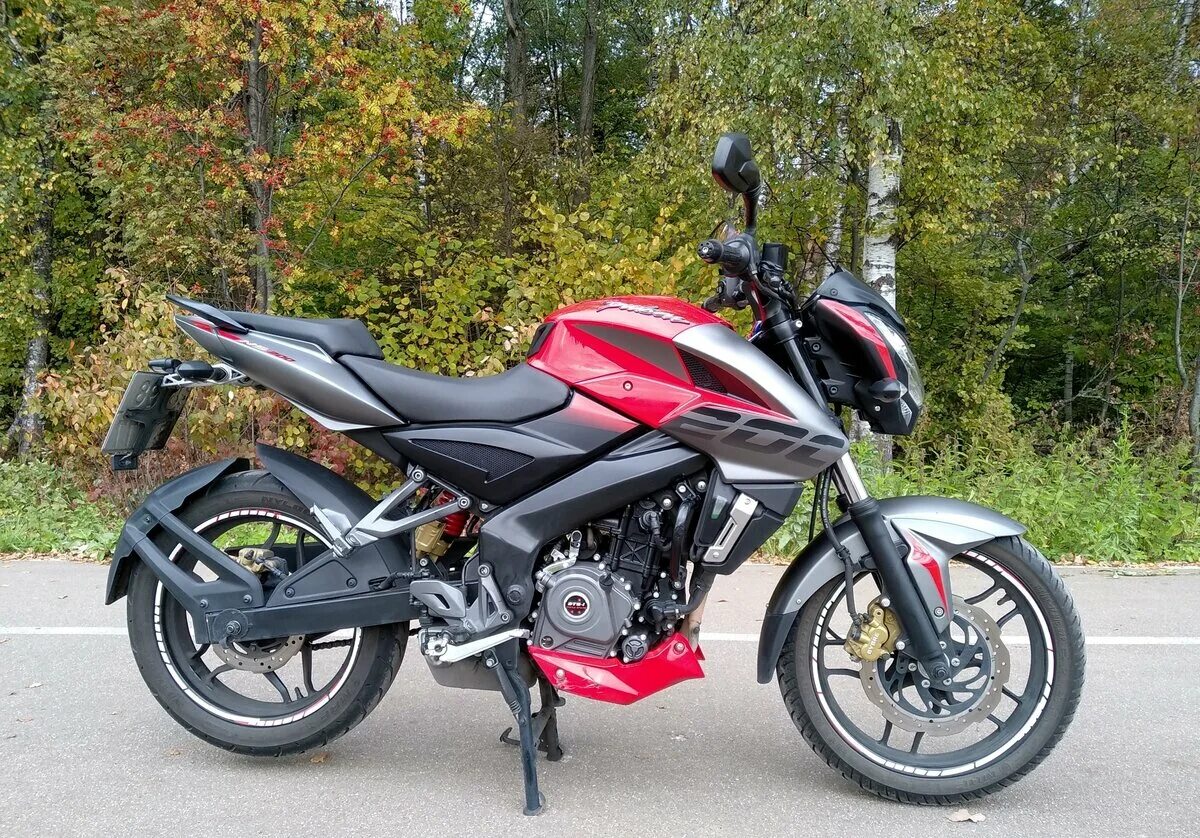 Bajaj pulsar отзыв. Bajaj pulsar ns200. мотоцикл баджадж пульсар 200. мотоцикл bajaj pulsar 200 ns. bajaj pulsar ns200 белый.