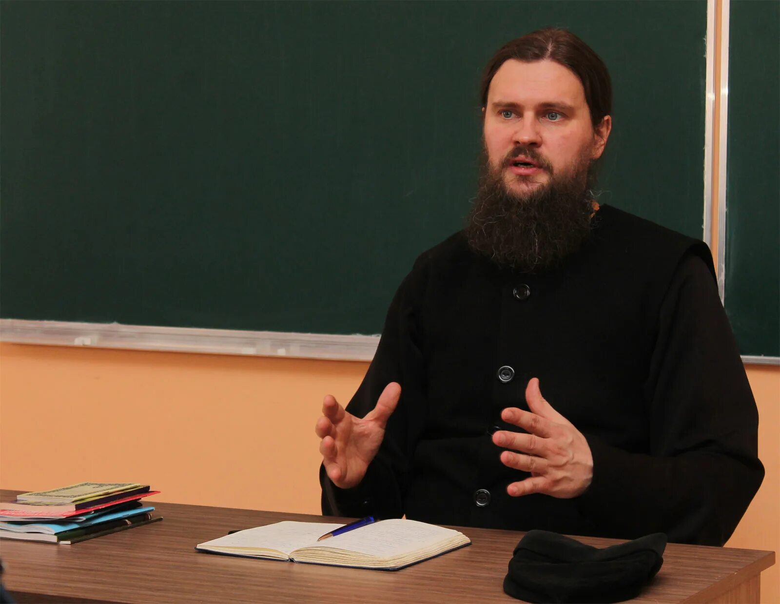 Священник беседует. Дмитрием смирновым. Отец андрей лемешонок. Разговоры с батюшкой. Дмитрием смирновым.