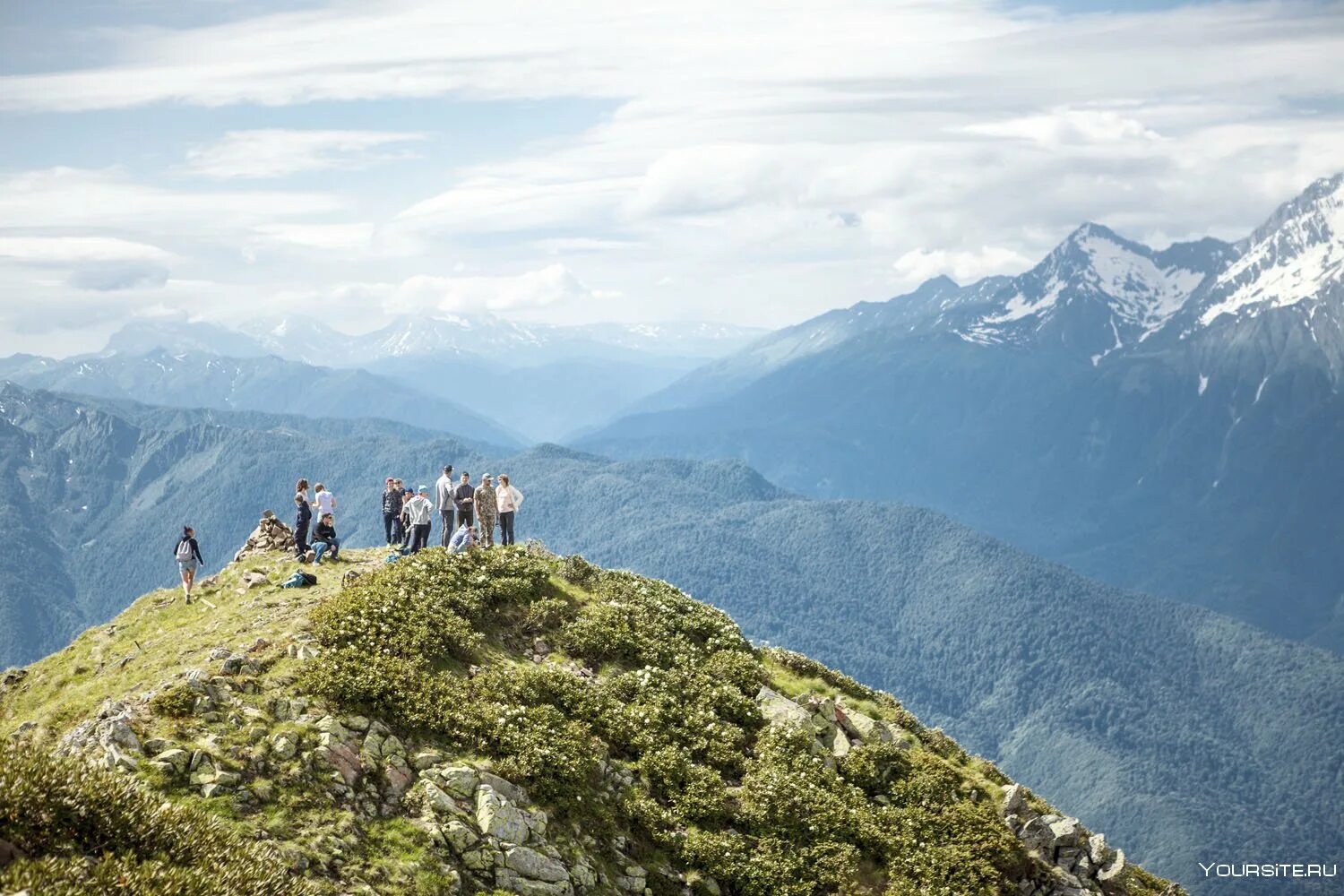 Прогулка в горах. Гор прогулка. Пешеходные экскурсии в горах. Пешеходный туризм в горах. Пешеходный туризм.