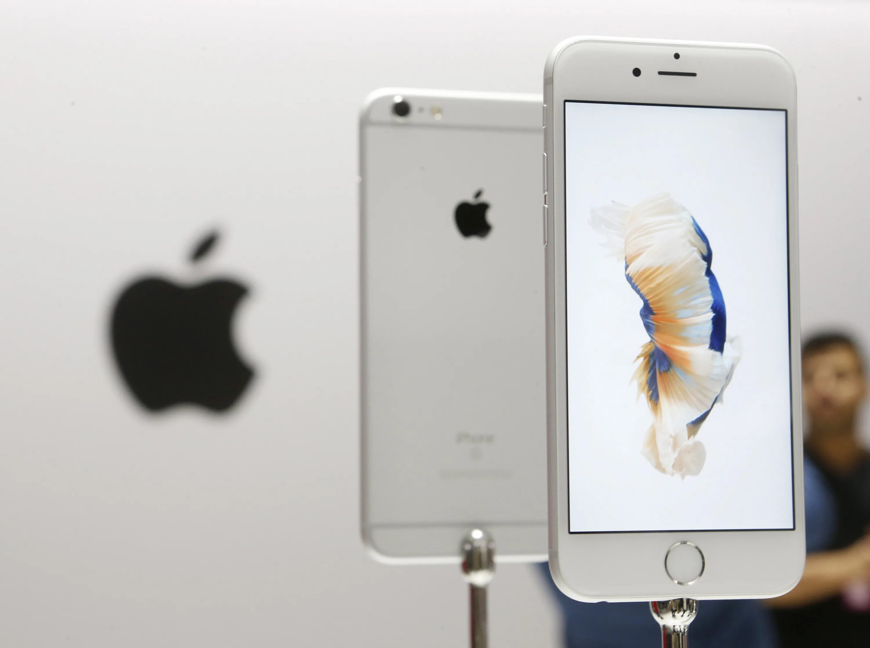 Почему айфон эппл. Айфон 6s и 6s plus. камера айфон 6s. айфон 6s реклама. красивая реклама apple.