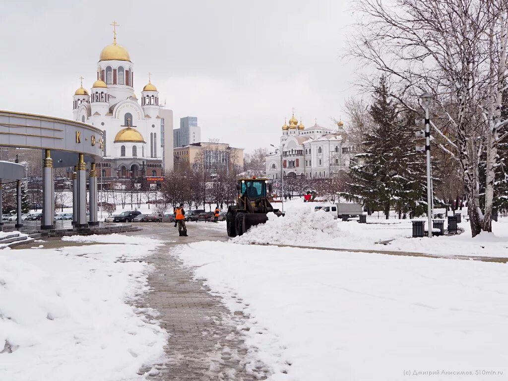 Свердловский погода сейчас. ЕКБ зима. Екатеринбург снег в июне 2018. Снежный Покров в Екатеринбурге. Екатеринбург зимой.