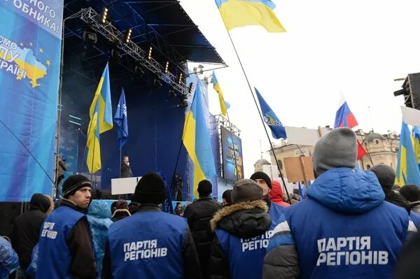 Партия регионов на выборах. Партия регионов. Партия регионов Украины 2012. Партия регионов 2010. Партия регионов во Львове.