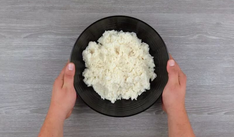 Что можно положить в рис. Слухи которые обсыпанные рисом. Чем черным посыпают рис.