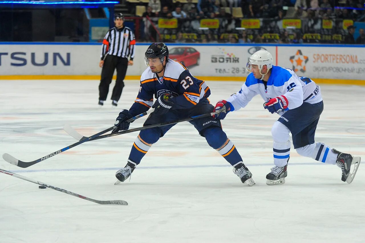 Номер 22 в хоккее южный урал. Юбилейный оренбург хоккей. Южный урал хоккей. Урал хоккей. Ру 2008.
