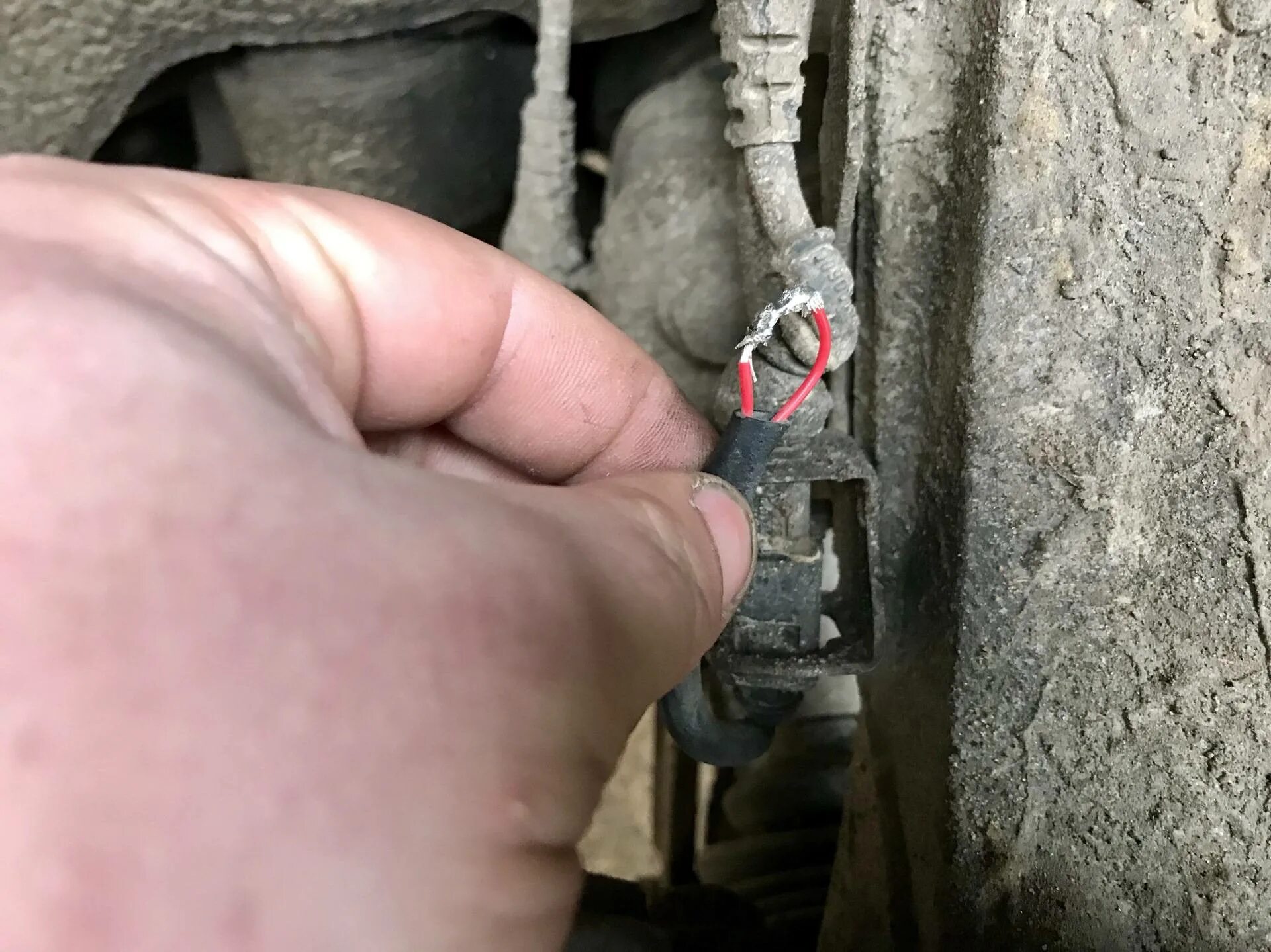 Разъём датчика абс гольф 4. Датчик износа тормозных колодок бмв е90. Обманка датчика износа колодок. Датчик износа колодок е39. Обманка датчика износа колодок.