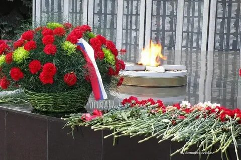 Обелиск цветы