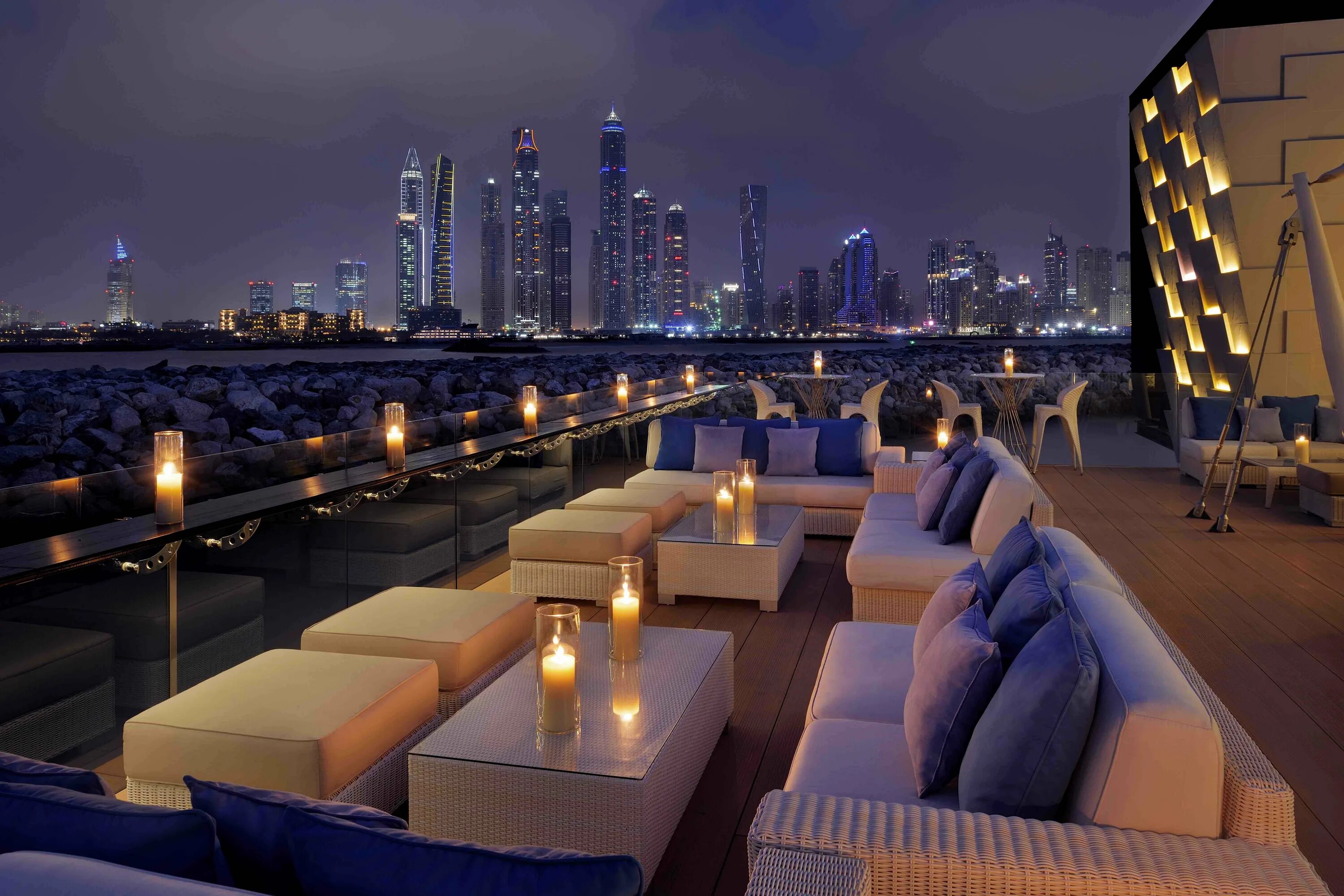 В шикарном отеле ночной ресторан ремикс. 101 Dining Lounge and Bar Дубай. One Palm в Дубае. Отель one only the Palm Dubai. SLS Terrace Дубай.