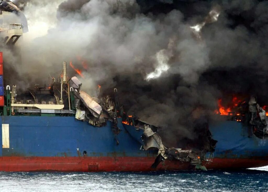 Столкновение судов. Столкновения морских. Столкновения морских. Аварии кораблей. Корабль shinyo sawako.