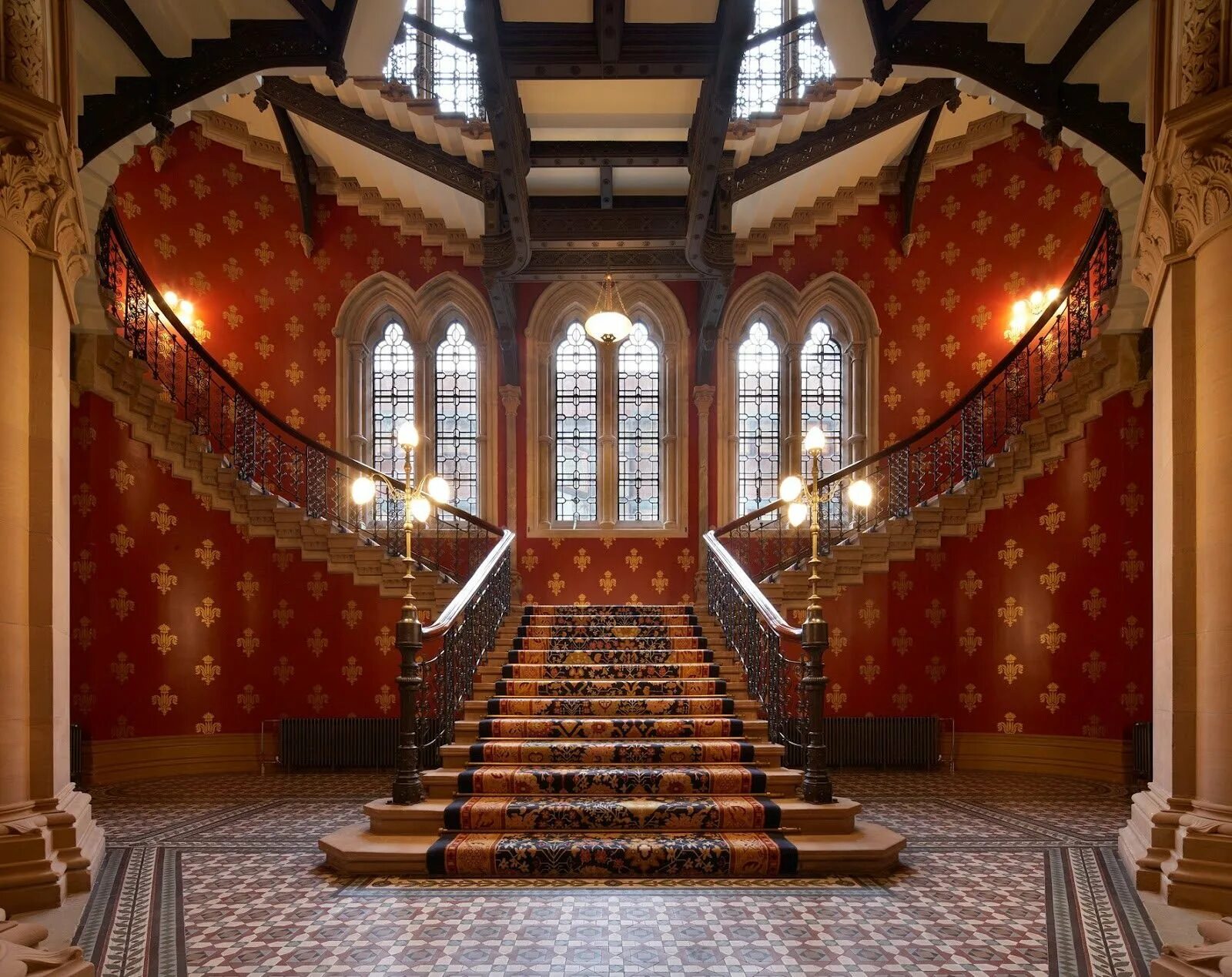 Hall com. Грейнджер Холл особняк. Отель St.Pancras Renaissance. Королевская Grand Staircase. Особняк Тюдор Готика.