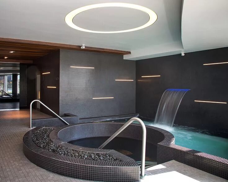 Спа центр с бассейном и саунами. Victoria spa джакузи. спа зона в частном доме. красивый бассейн в доме. бассейн с джакузи в частном доме.