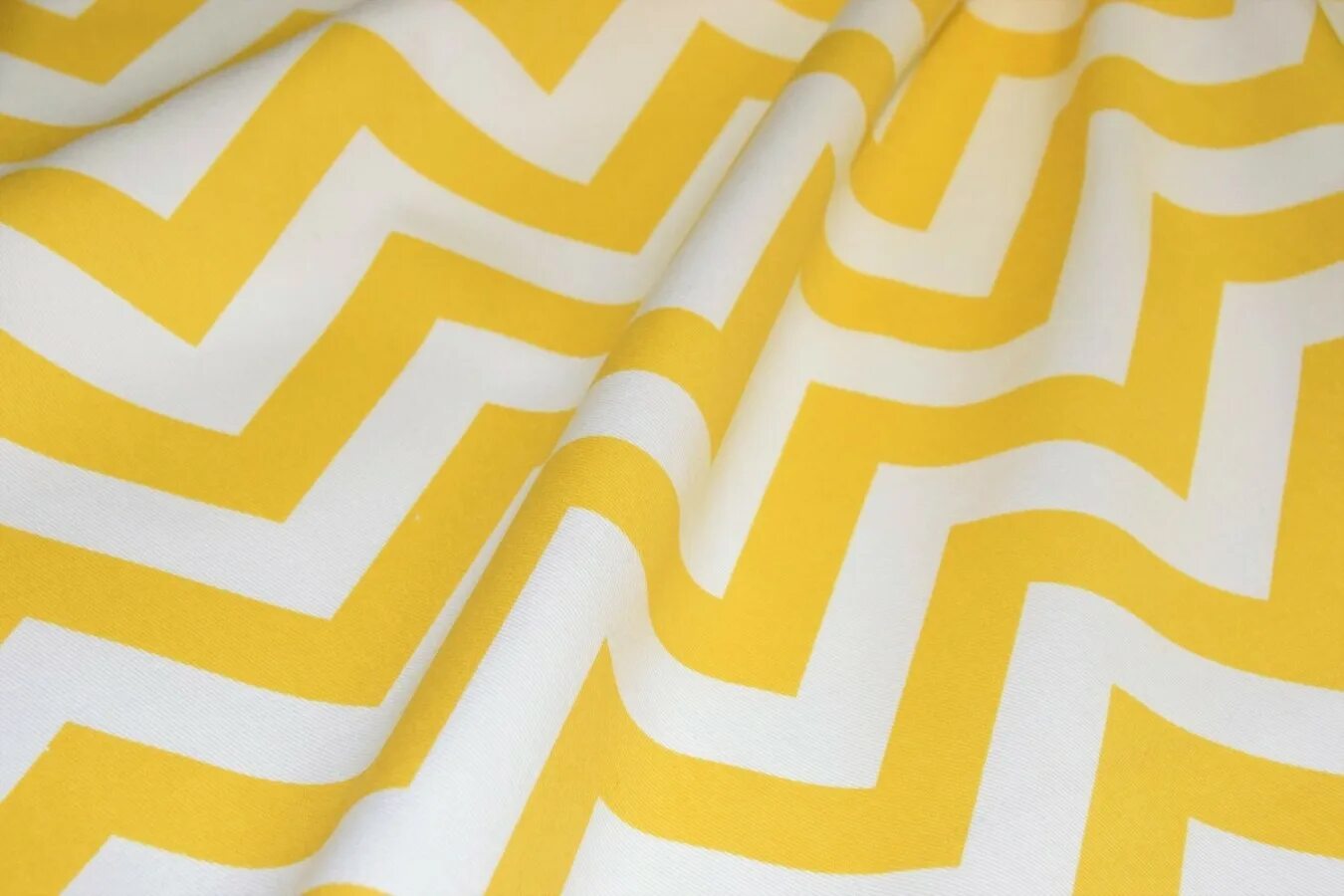 Желтая ткань красиво. Ткань зигзаг для штор. Желтые зигзаги. Желтая ткань. Желтый зигзаг.