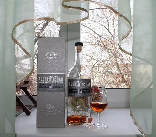 Auchentoshan three. Окентошен виски хартвуд. стаканы auchentoshan. auchentoshan three wood. виски auchentoshan three wood rich and elegant.