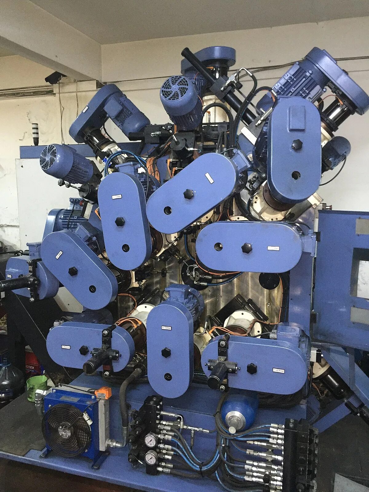 Печатник цифровой печати xerox 4112. Machine wiki. Injection moulding machine cva 1200. Штамповочный станок чпу. Wohlenberg 115.