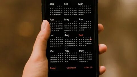 Установить календарь на экран телефона