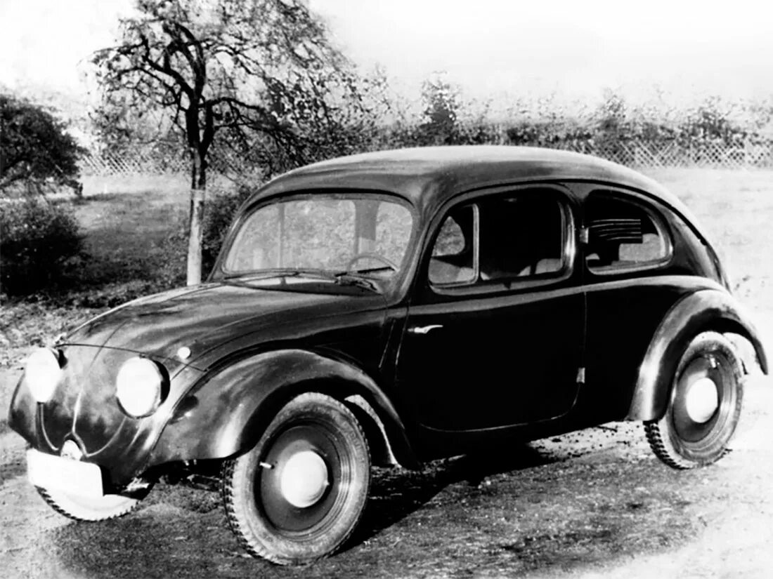 1 автомобиль фольксваген. Volkswagen Beetle Жук 1938. Volkswagen Käfer – «Жук». 1946. Первый Фольксваген Жук 1936.