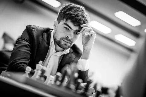 Magnus Carlsen Bangkit, Mengalahkan Fabiano Caruana di Babak Kedelapan.