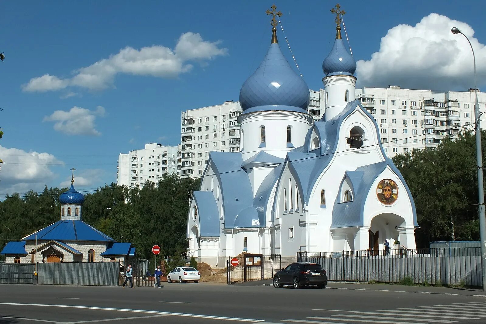 Храм покрова богородицы в зябликово. Храм покрова пресвятой богородицы в зябликово. храм на улице ясеневая в москве. храм у метро борисово. район орехово-борисово южное.