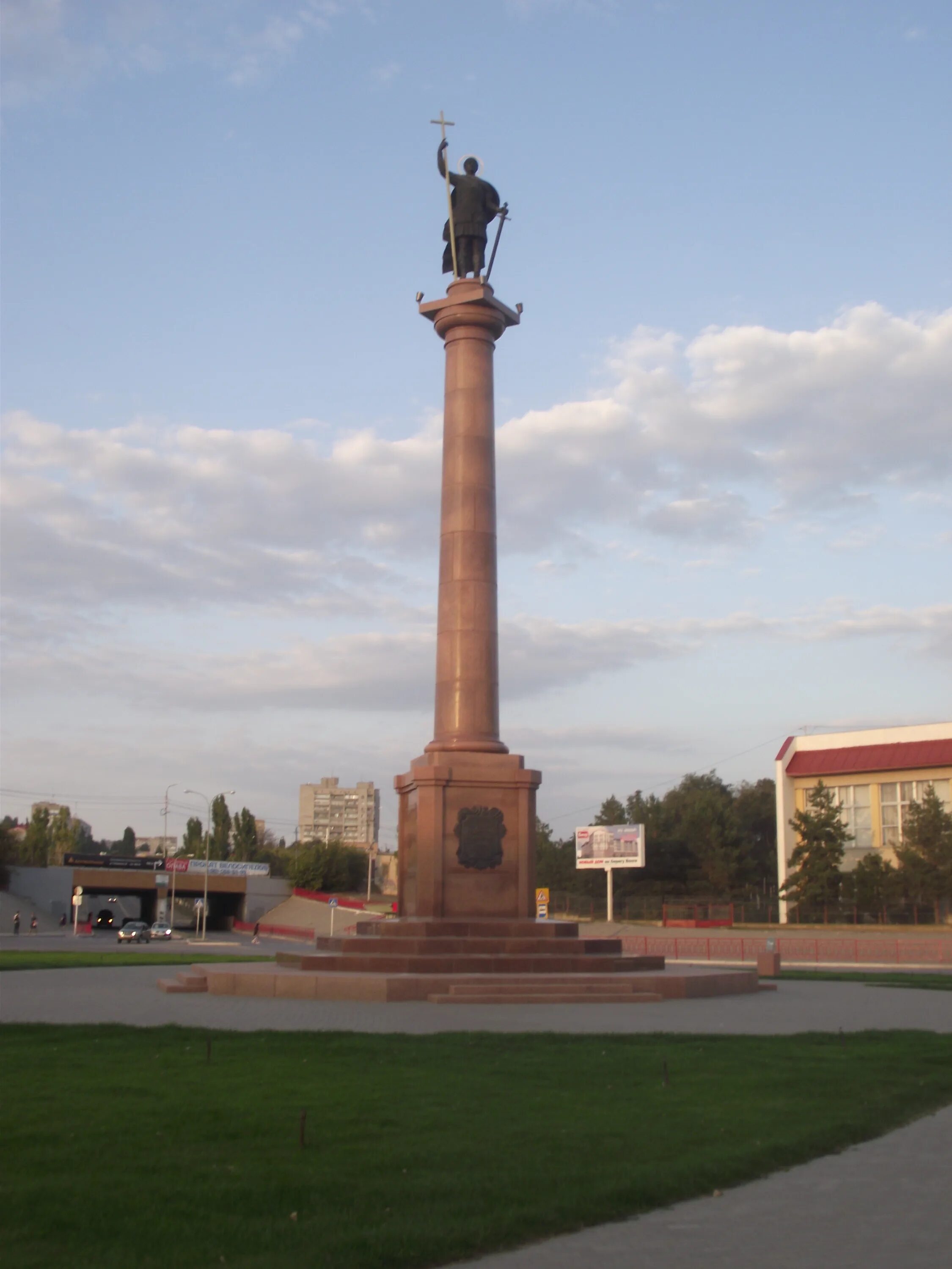 памятник дмитрию солунскому (камышин). набережная волгоград ночью. камышинский историко-краеведческий музей. волгоград 1 камышин. камышинский историко-краеведческий музей.